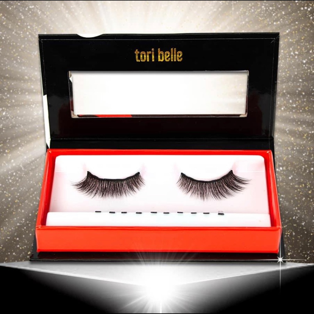 Magnetic Lashes - Picture 2 of 3